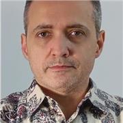 Profesor de dibujo y pintura artística para todos los niveles, técnicas clásicas y modernas especializado en el retrato.